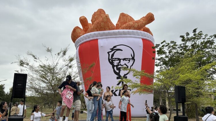 ¡KFC logró en Guayaquil el abrazo más grande!